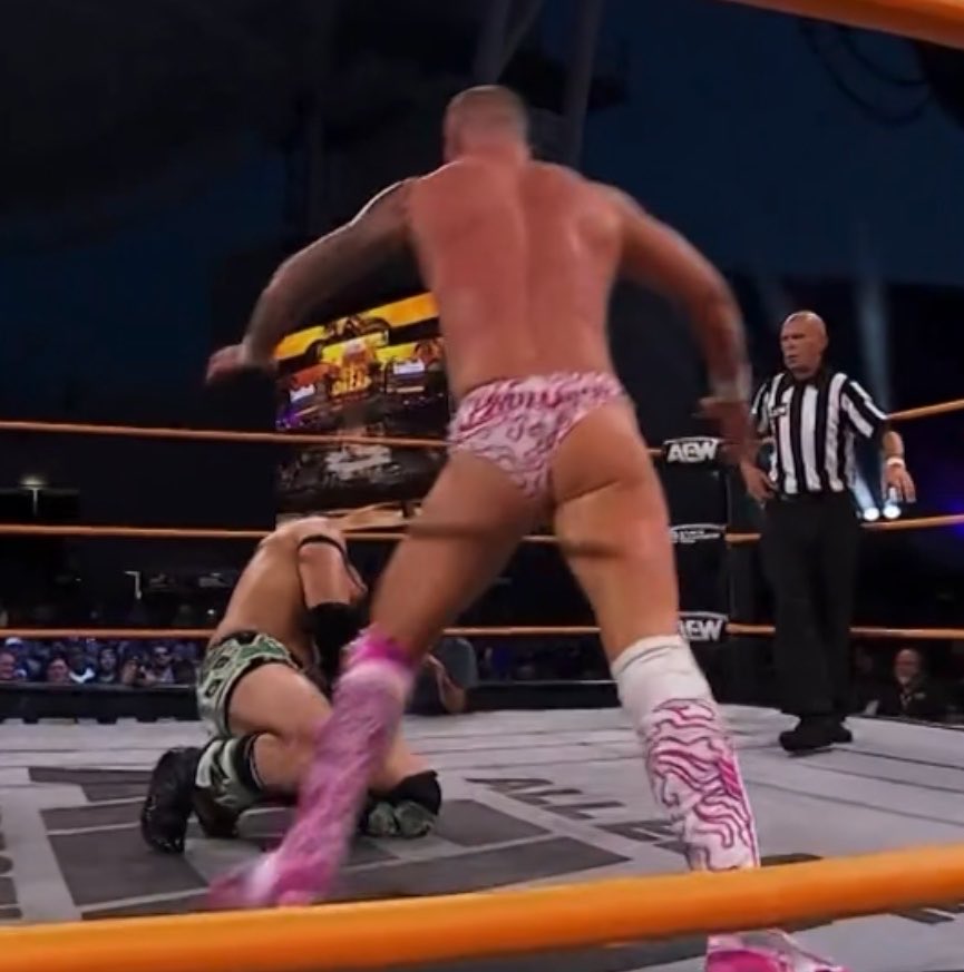 poisonouspixies's tweet photo. won the title with his whole ass out https://t.co/IlCkspCR4l