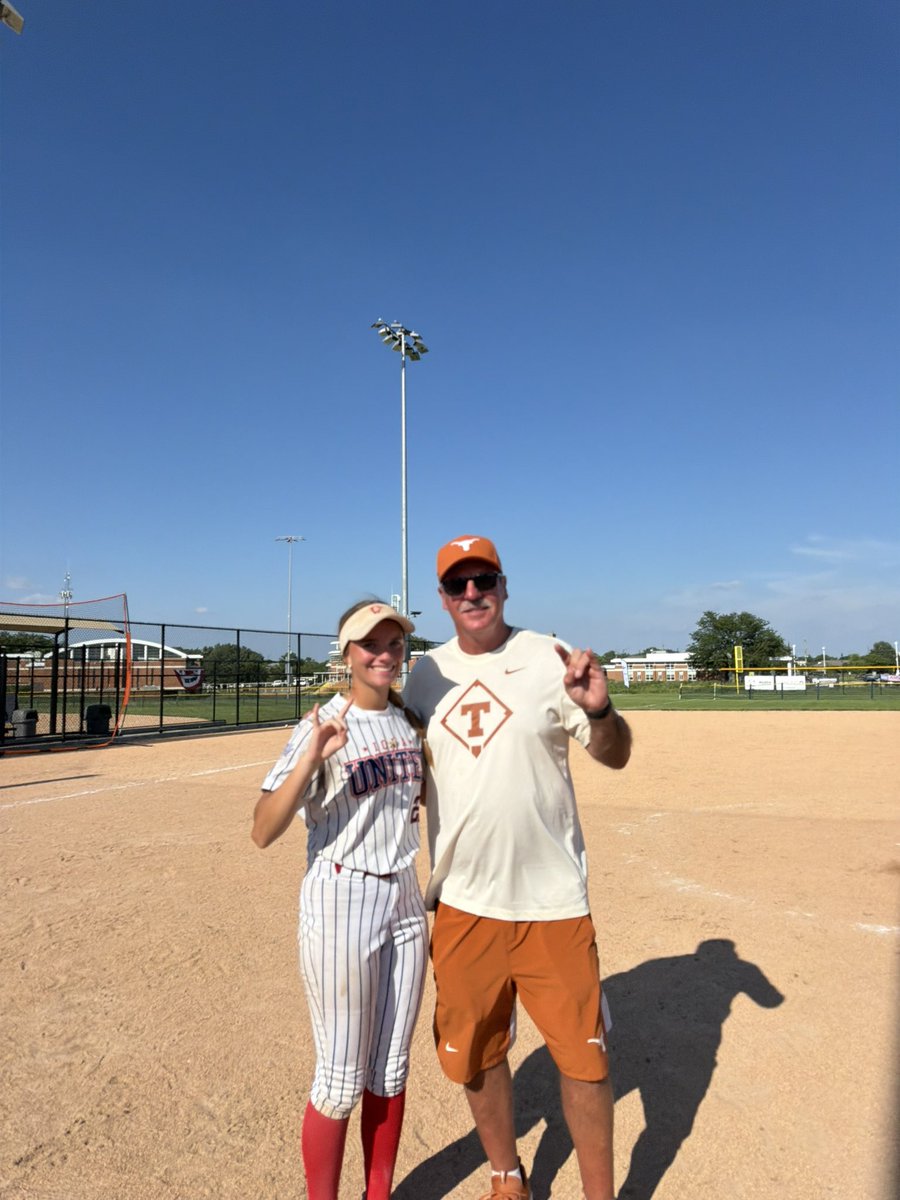 Hadleybaker22's tweet photo. Today I had a great time at the @DDSBandEvents camp in Chicago! I got the opportunity to work with five different schools and learned something from each school. It was a very good experience and I am very grateful. @TexasCoachWhite @coachmegsmith @BethTorina @KateMalveaux https://t.co/25OYUTYIc6