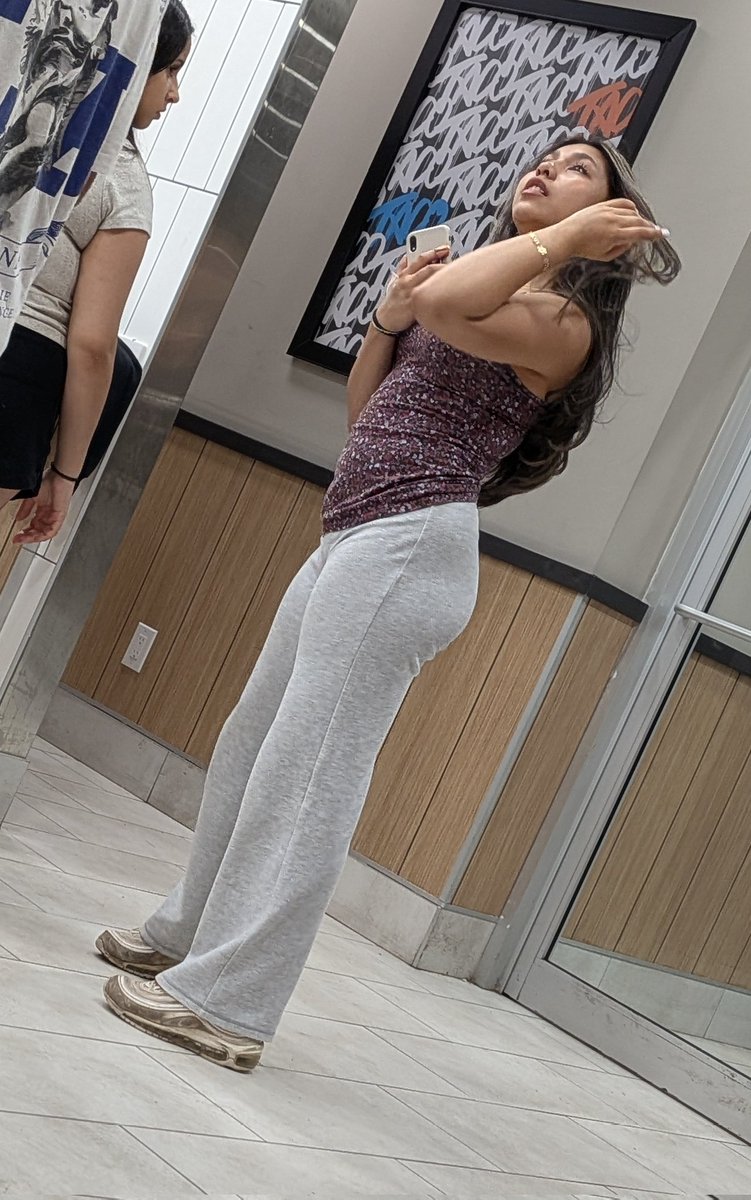 Pierce165855's tweet photo. Couple of OC #candid #booty #OCㅤㅤ https://t.co/MYmzDKfKPh
