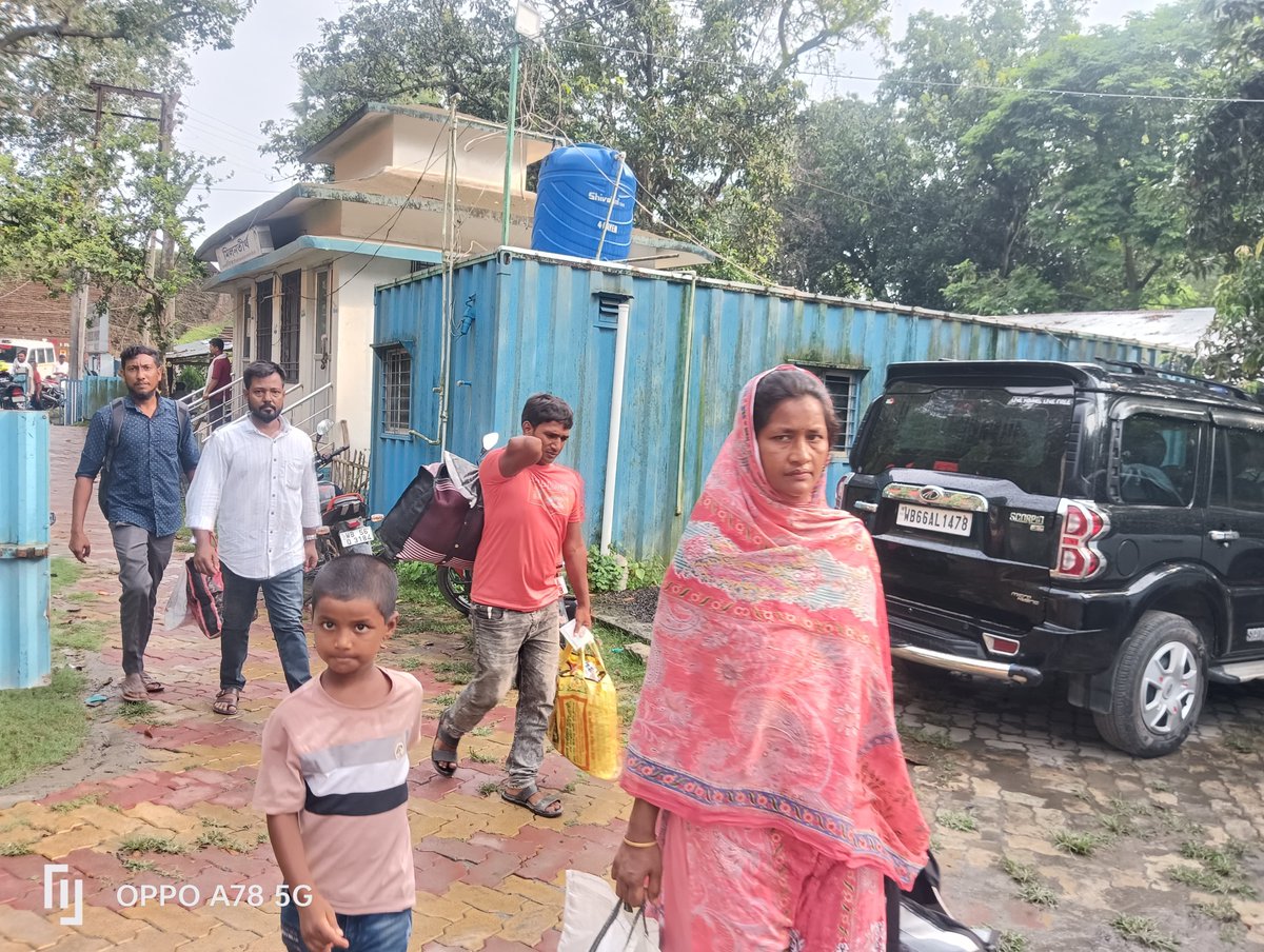 Delhiite_'s tweet photo. WRONGFUL DEPORTATION, FINALLY CORRECTED

📍 Birbhum, West Bengal

After more than a year of legal battle, Sweety Bibi, her two minor sons and Danish Sheikh, the husband of Sunali Khatun, have finally returned home after allegedly being wrongly deported to Bangladesh on suspicion of being infiltrators.

No genuine Indian citizen should face such trauma and injustice in the name of deportation. Today, truth has won and these families have finally got justice.