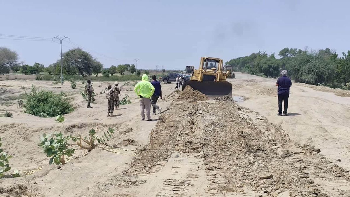 TheCameroonianZ's tweet photo. Reconstruction de la section Zigague-Kabo #Cameroon. https://t.co/2VRHfc2TQv