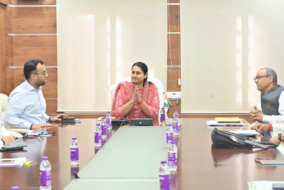 _ShreyasiSingh's tweet photo. Attended a meeting at Vikas Bhawan with the Hon’ble Chairperson, Vice Chairperson, and members of the "Bihar Rajya Udyami Evam Vyavsayi Aayog". Discussions focused on promoting entrepreneurship, addressing business concerns, and advancing industry and trade. 

Deliberations also covered coordinated efforts to strengthen Bihar’s investment, industrial and employment landscape. Director, Industries, Mr Mukul Gupta, was also present.