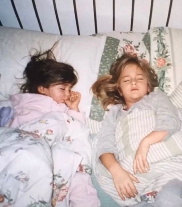 cami_cellario's tweet photo. Para minha querida fadinha, 
te conhecer foi uma das melhores coisas que aconteceu em minha vida, poder crescer com você mesmo ainda não sendo minha irmã criou um vínculo que nem a morte poderia quebrar. 
Eu tenho tanto orgulho da mulher que se tornou, das coisas que conquistou + https://t.co/NBJjhHZOnG