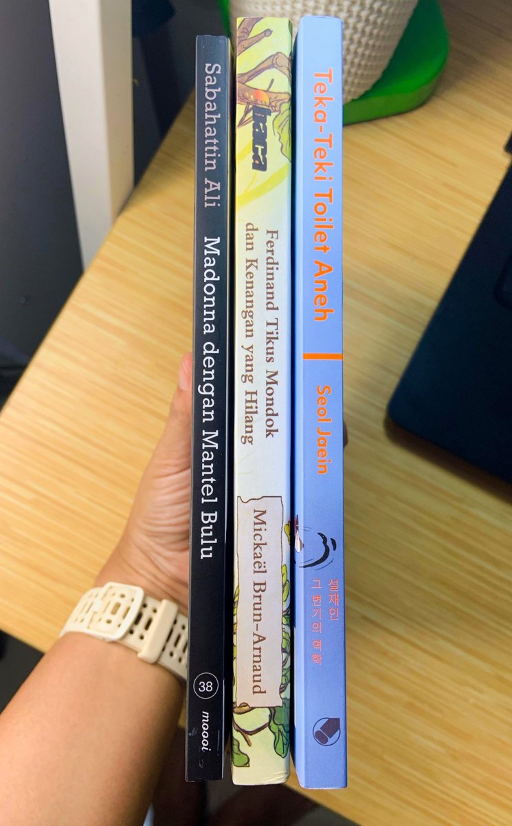 credOLIN's tweet photo. BOOKMAIL!

3 BUKU
3 PENULIS
3 NEGARA
3 PENERBIT 

@MoooiPustaka
@penerbitbaca 
@penerbit_BIP 

#RandomVisual https://t.co/2PfocX1vOb