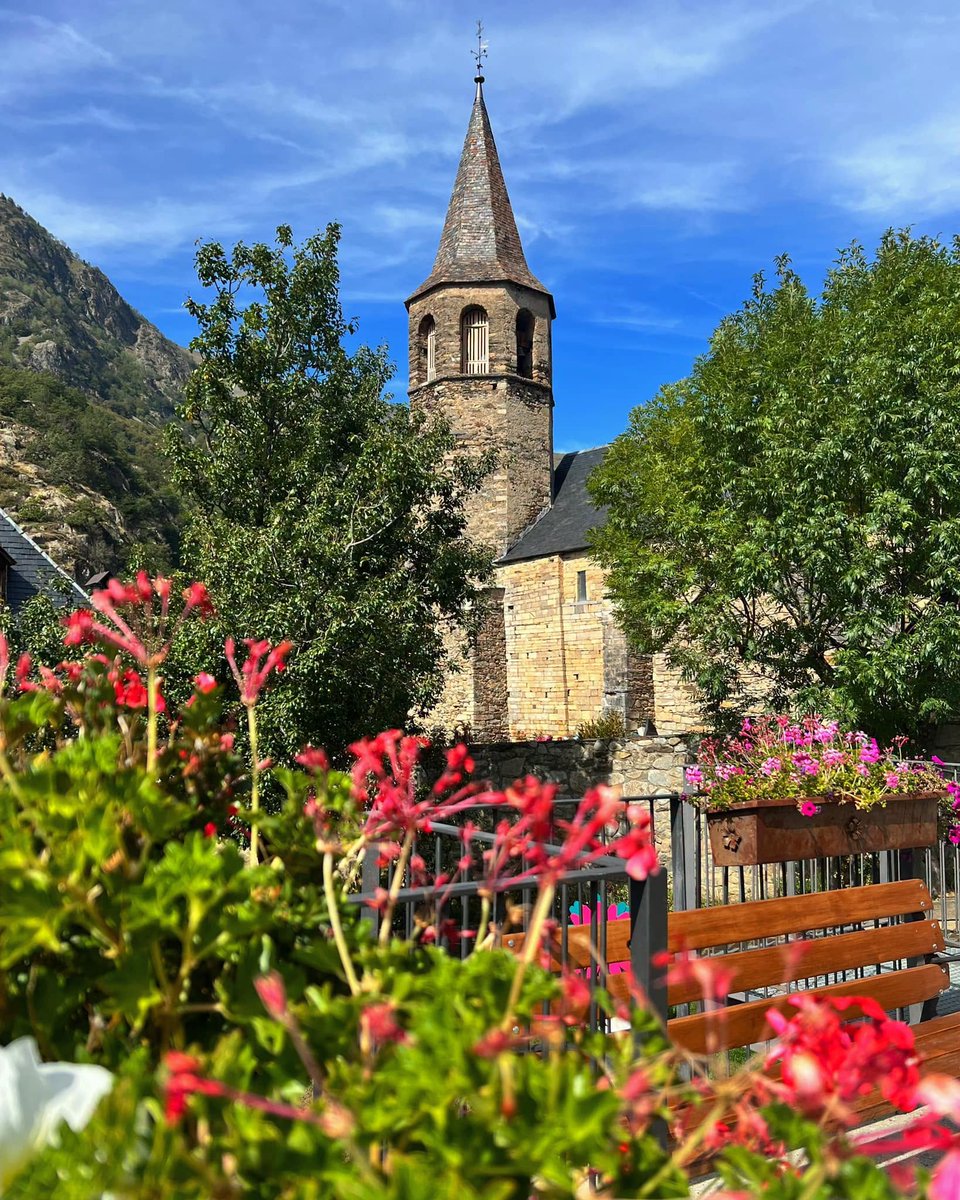 Bagergue_Aran's tweet photo. 🏛️ Aguest diuendres 10 de juriòl s'inície era Rota Romanica d'Aran damb @Museus_ValAran 
⛪ Visita era Glèisa de Sant Fèlix de Bagergue e puja ath sòn campanau.
👥 Visites guidades cada diuendres: 11, 12 e 13 ores. 💶 3 €
📍 Deth 10 de juriòl enquiath 4 de seteme. https://t.co/y1TLGwGAjw