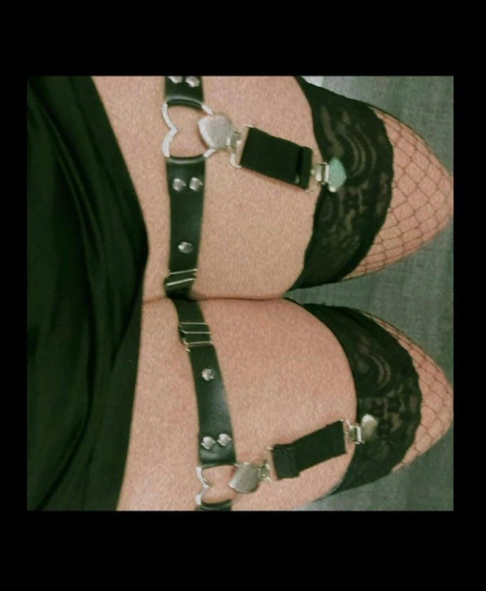 _Jhs0k's tweet photo. ¿Quieres? 🫣🔥

Somos pareja joven 22 &amp; 21 iniciando en el ambiente en zona sur CDMX 🥵💦

Buscamos single -25 para pasarla rico un fin de semana, te interesa? Mandanos mensajito 🥴🔥 

#singlecdmx #trio #hotwife #curvy #cabinascdmx #dotado #single #triohmh #triocdmx #colageno https://t.co/ln4bSxwhqD