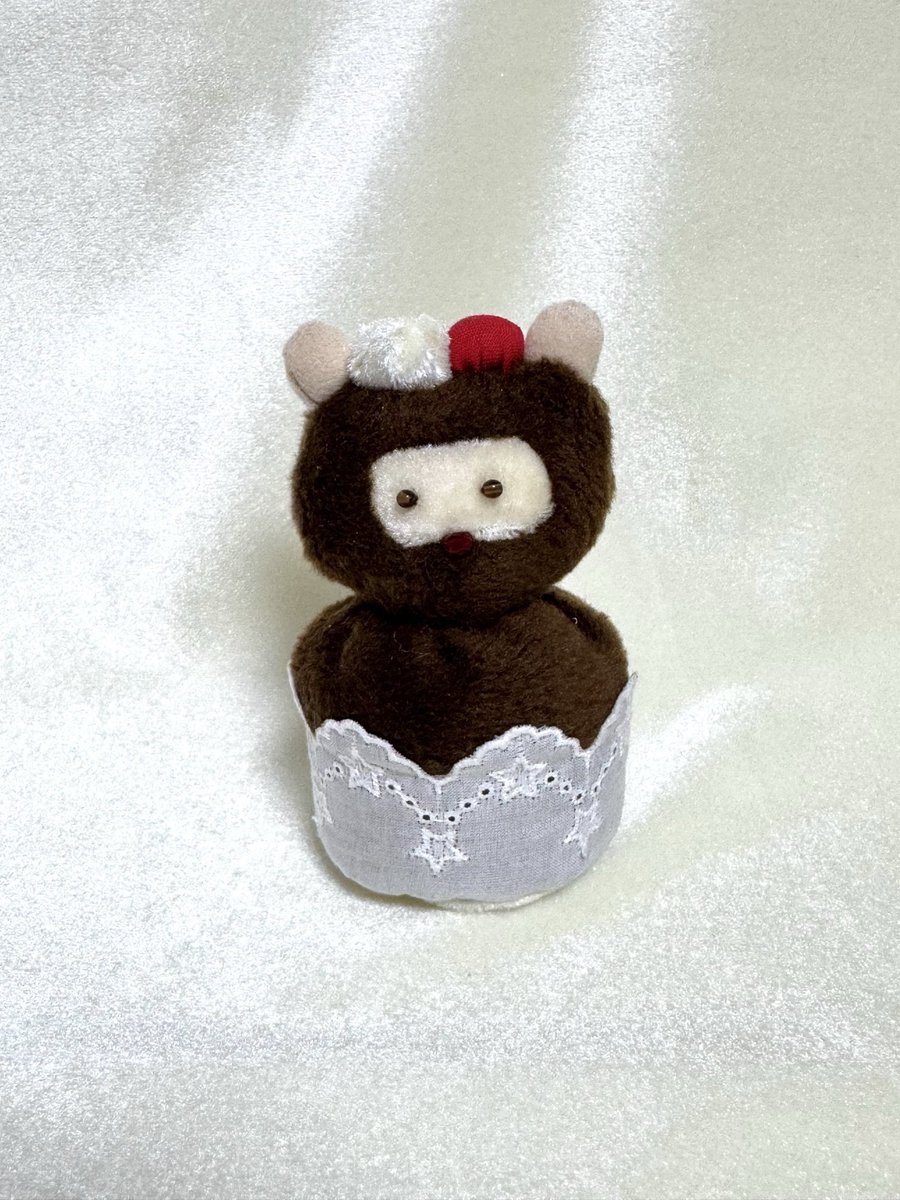 wa_y333's tweet photo. 自立するたぬきケーキのぬいぐるみをつくりました🧁🪡 https://t.co/7CmBzQ6frk