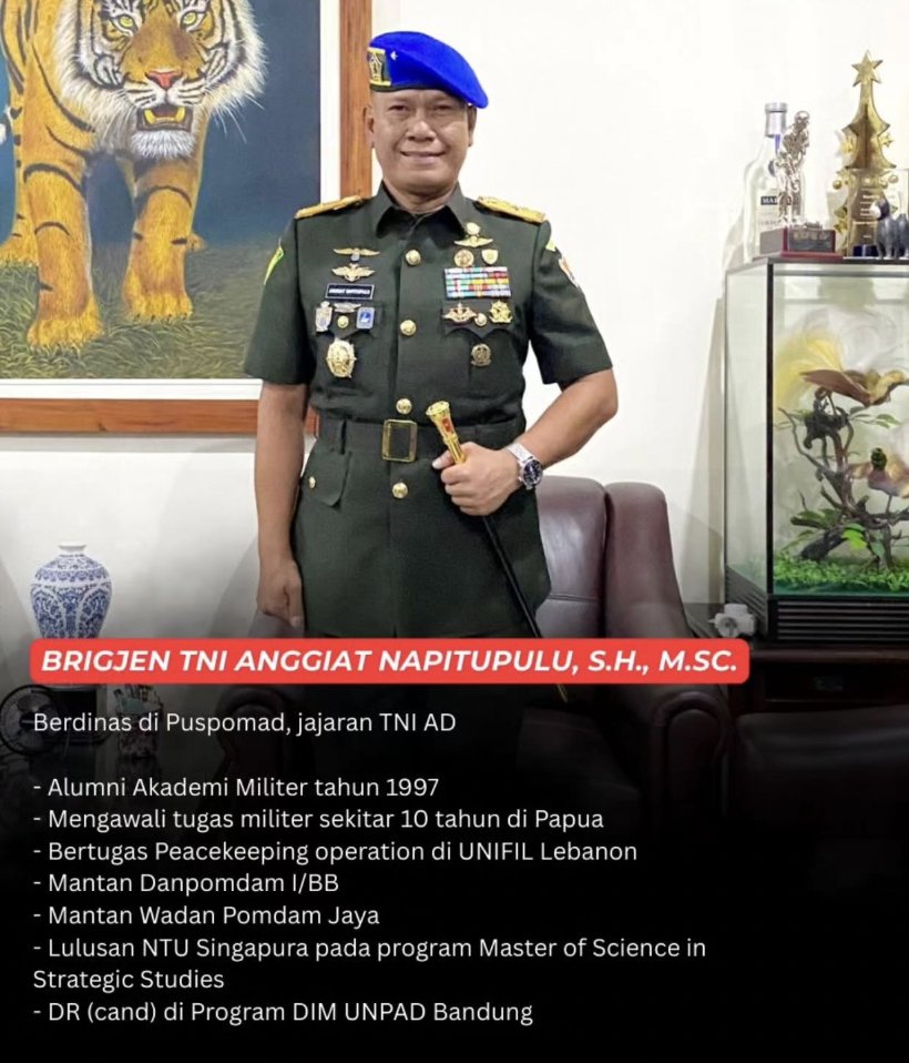 TaryokoL's tweet photo. BAIS dan SATGAS PKH

BAIS : badan intelejen strategis. Menjaga keamanan negara dari ancaman yang bisa melemahkan negara, terutama dari musuh.
Satgas PKH : satuan tugas penertiban kawasan hutan. Menjaga agar hutan tdk dibabat habis. 

Hari ini, direktur C (brigjen Wahyo) dan wadan satgas PKN (brigjen anggiat napitupulu), subuh subuh membawa pasukan datang ke polda metrojaya, minta agar barang bukti yang diduga hasil korupsi dari kediaman dan cafe milik  jampidsus, dikembalikan. Celakanya, diduga itu uang haram yang ada hubungannya dengan tambang dan penataan kawasan hutan. EDAN ! Kurang cetho kepriye ...??

(buat tentara jujur, segera buka mata. Komandan kalian kelakuannya kayak gini)

Ini orangnya :