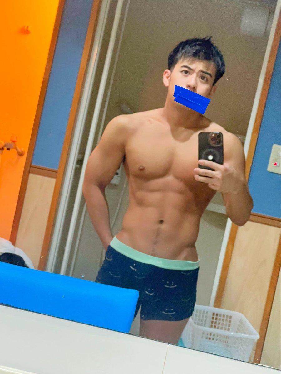 Kids_daiya's tweet photo. 最近お腹凹んだからか胸の影いい感じ
今日は30分で胸トレ頑張った！ https://t.co/5mljZ75bIs