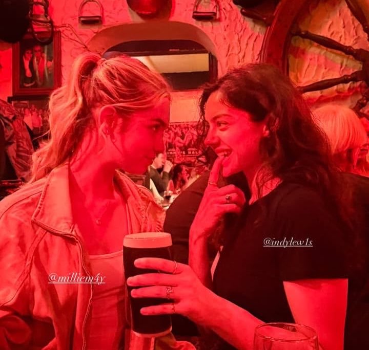 maggiermayy's tweet photo. Claire: You’re killing ppl!
Liz: No. I’m killing boys! 

and then they kiss 👩🏽‍❤️‍💋‍👩🏼👩🏽‍❤️‍💋‍👩🏼👩🏽‍❤️‍💋‍👩🏼👩🏽‍❤️‍💋‍👩🏼 https://t.co/AvUluXhE3t