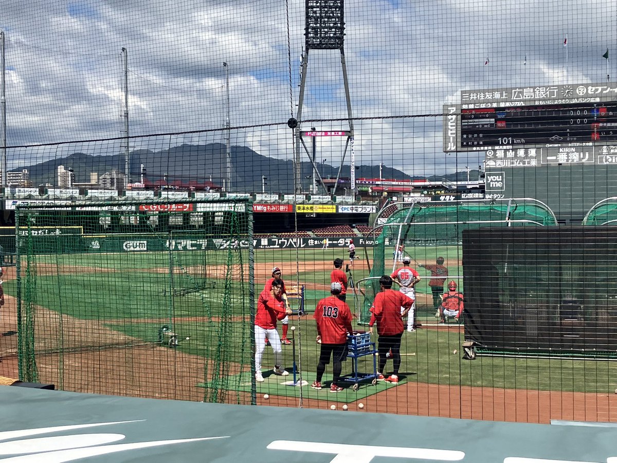 rccsports's tweet photo. 昨日、腰の違和感で途中交代の小園選手

心配されましたが、
バッティング練習を始めました！

#小園海斗　#カープ https://t.co/G8MT1Hlvzs