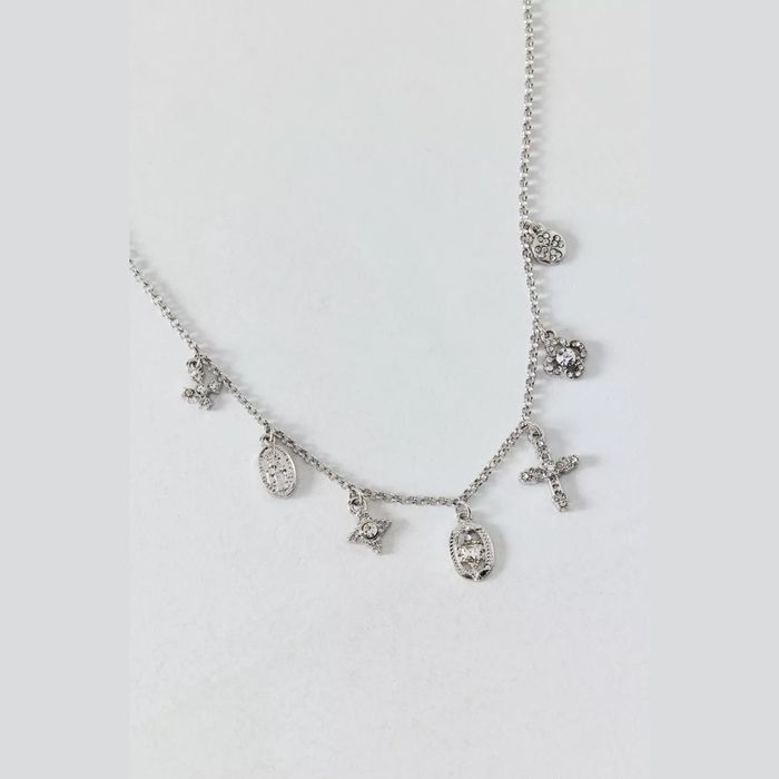 yxccvks's tweet photo. 목걸이 정보 드디어 찾음!!
[Urban Outfitters]
Maria Rhinestone Cross Charm Necklace
가격: 한화 약 ₩22,600원
🔗https://t.co/jwF5XPVshd https://t.co/VlmuiGsLqh