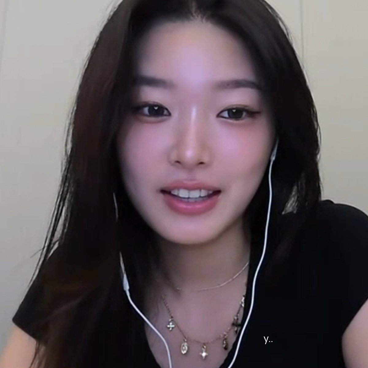 yxccvks's tweet photo. 목걸이 정보 드디어 찾음!!
[Urban Outfitters]
Maria Rhinestone Cross Charm Necklace
가격: 한화 약 ₩22,600원
🔗https://t.co/jwF5XPVshd https://t.co/VlmuiGsLqh