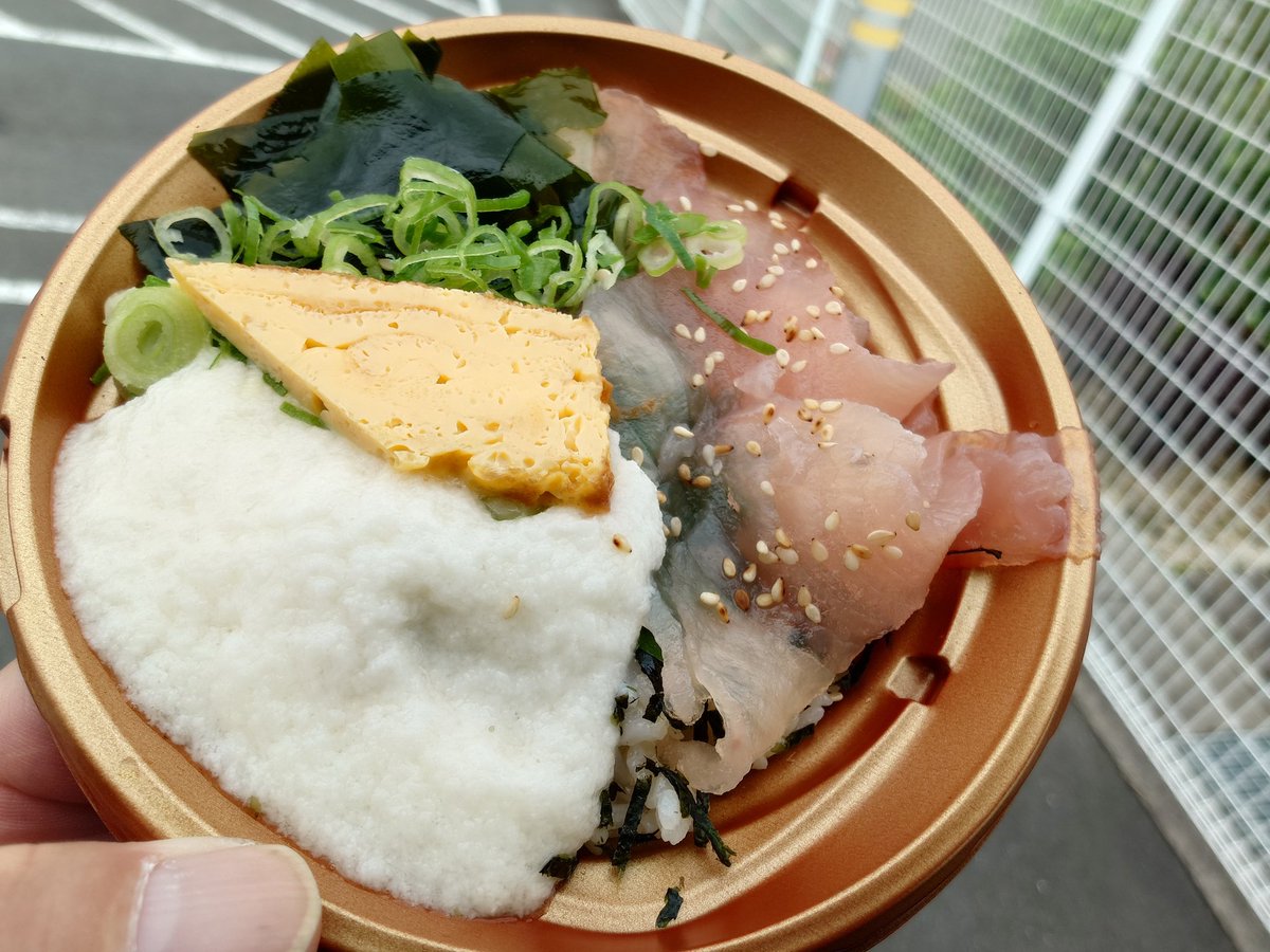 GAMIGAMIch's tweet photo. 今日の昼食！やっぱり暑くなりました😵ダルダルです😣サッパリとビンチョウマグロ丼にしました😋
＃昼食
＃ビンチョウマグロ丼 https://t.co/L3bSpt1x3y