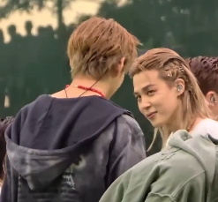 pjmisluv95's tweet photo. Chat is it normal to look at your bro's dih and then make eye contact like this? 😭 https://t.co/gW0gJq0GYz