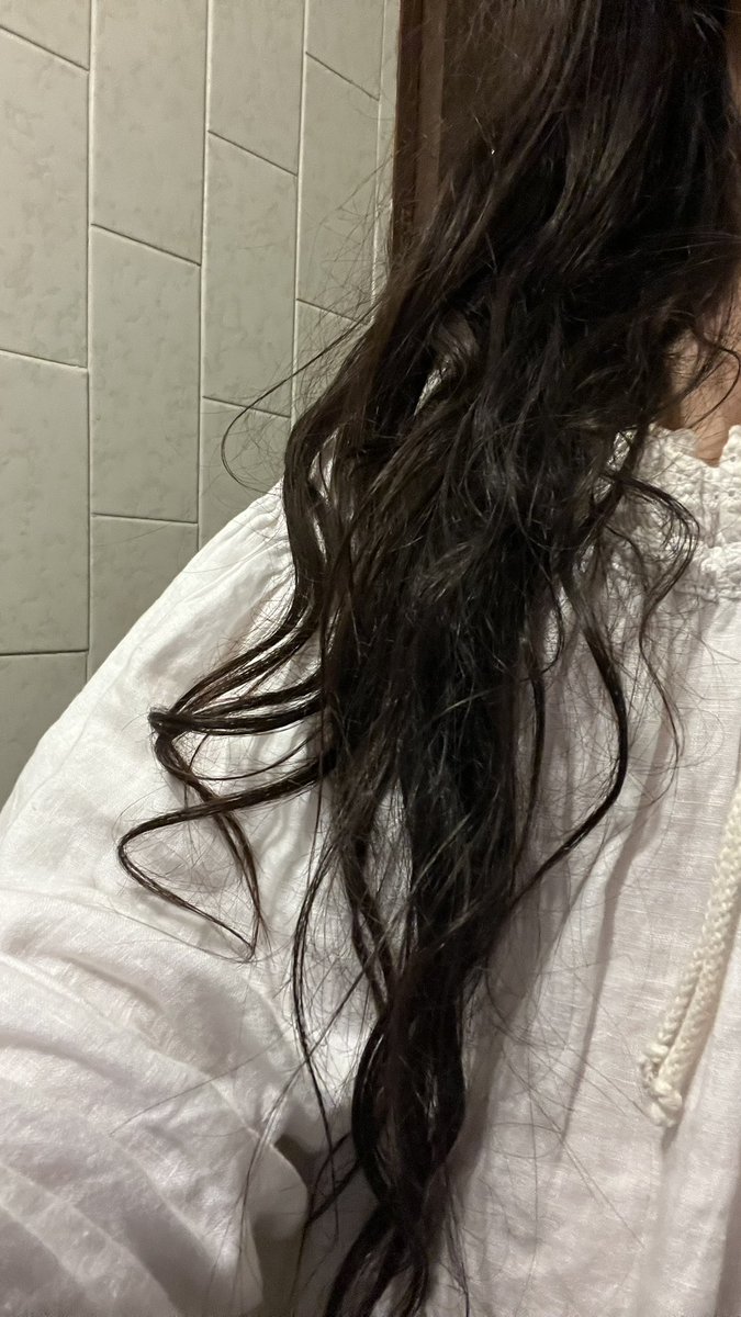 HeloiseRomeroM's tweet photo. Será ésta una señal divina de que realmente no soy lacia y soy cuando menos ondulada??? 

Dios, no me ilusiones tan feo. https://t.co/hNankKx9ch