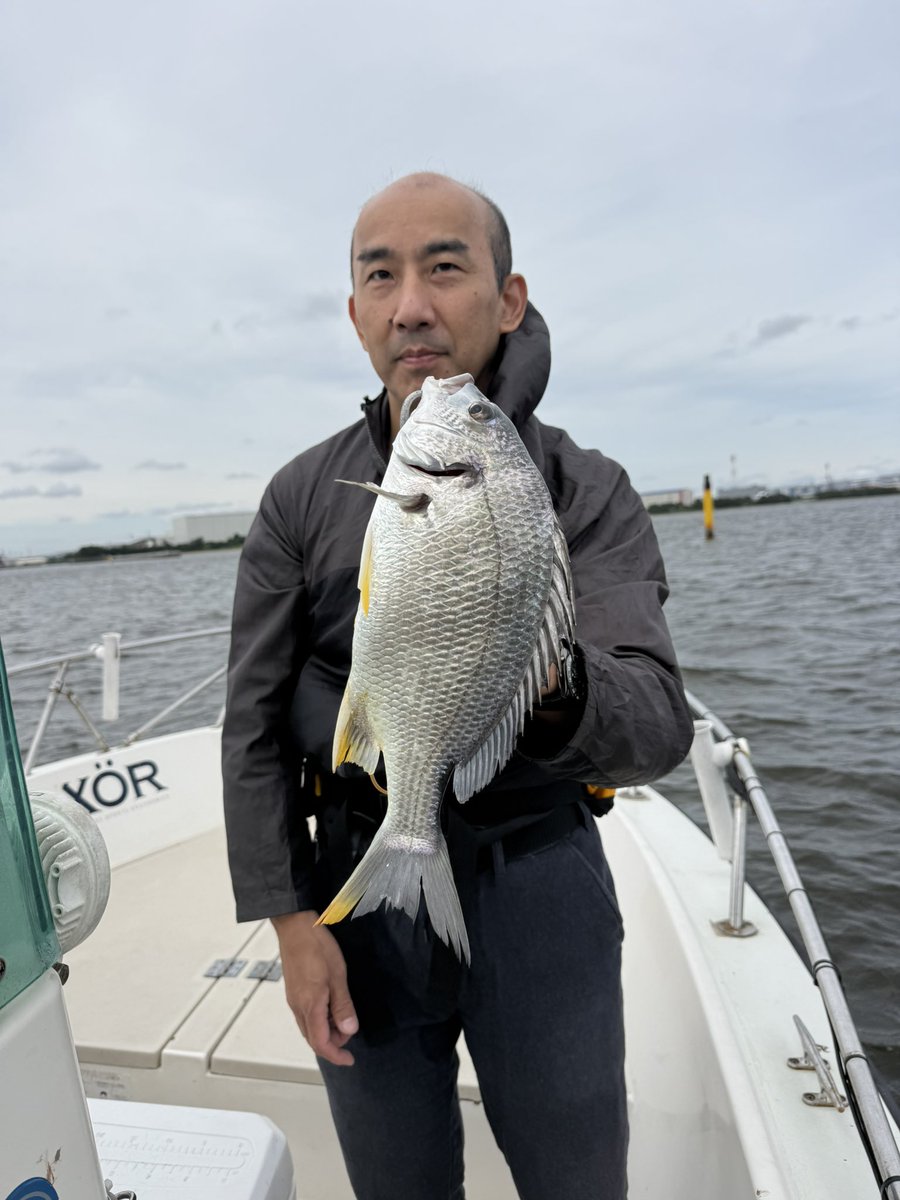 EasyFishingFNB's tweet photo. 初めてのルアー釣り🎣
キャスティングから始めてお見事2時間で良型黒鯛とキビレをキャッチ🔥 https://t.co/OPphhcQgWH
