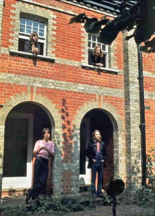 SgtPepper1710's tweet photo. #TheBeatles at their last photo shooting together, 22nd August 1969 https://t.co/c6BUe1NkDZ