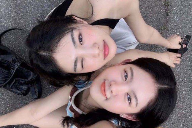 dramacoKR's tweet photo. Kim Jinri, the sister of Kim Minju from Heart Signal 5 signed an exclusive contract with Outer Universe, home for Kim Youngdae (No Gain No Love), Chae Wonbin (Sold Out on You), Jin Hoeun (All of Us Are Dead), and many more.

She previously worked as a model and will pursue a new career as an actress. Wish her luck! 😍