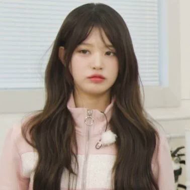 AnYuddaeng01's tweet photo. 🐶: "beli apa?"
🐰: "tahu mercon"
🐶: "itu pedes"
🐰: "biarin"
🐶: "kamu gabisa makan pedes"
🐶: "chicken katsu aja"
🐰: "yaudah"
🐶: "ada lagi?"
🐰: "matcha"
🐶: "red velvet aja, kamu kan gasuka matcha"
🐰: "yaudah"
🐰: "jadi berapa?"
🐶: "gausah, aku aja yg bayar"
—— https://t.co/taJPPXC2RI