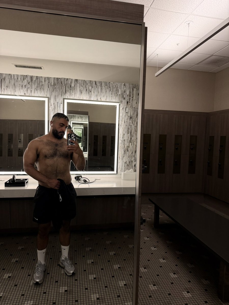chaava_'s tweet photo. Gym life https://t.co/ZB0k3XyKJ1