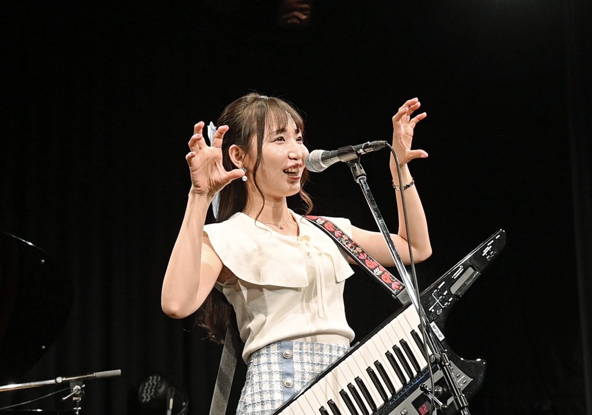 tyaotani's tweet photo. 7/4 Yokohama mint hallで開催された鹿野レイさん企画のライブでの世莉奈さんです。（お久しぶり、9年ぶり？）
この間、出産などを経ているのに体型をKeepされており、凄い！
#世莉奈 https://t.co/Wqxkf6NcBB