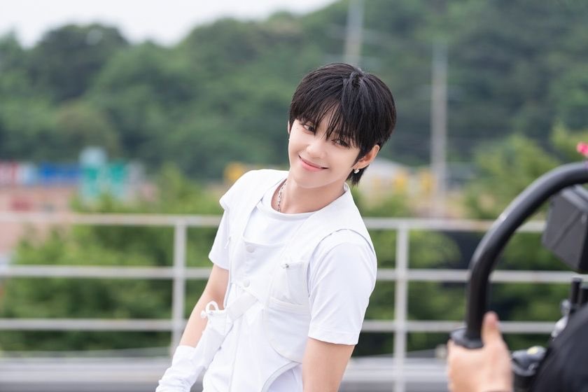 JLGlobalFanbase's tweet photo. The duality of our ace: sweet, cutesy smiles one moment, then effortlessly manly with that powerful stance the next. The range is unreal!

🔗https://t.co/5yGIUKzY67 https://t.co/5yGIUKzY67

#AHOF #아홉
#AHOF_JL #제이엘
@AHOF_official https://t.co/0ebpWnFrHS