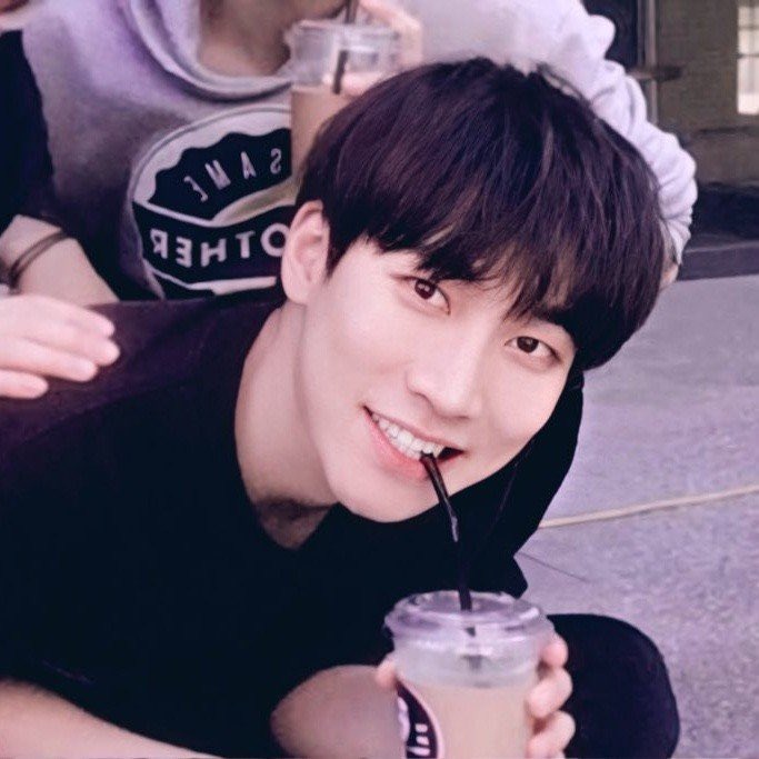 sssssskkkkkk_'s tweet photo. 수상할정도로 뮤지컬 연습이 퍼컬인 남자: 서은광 https://t.co/q5OQw8genc