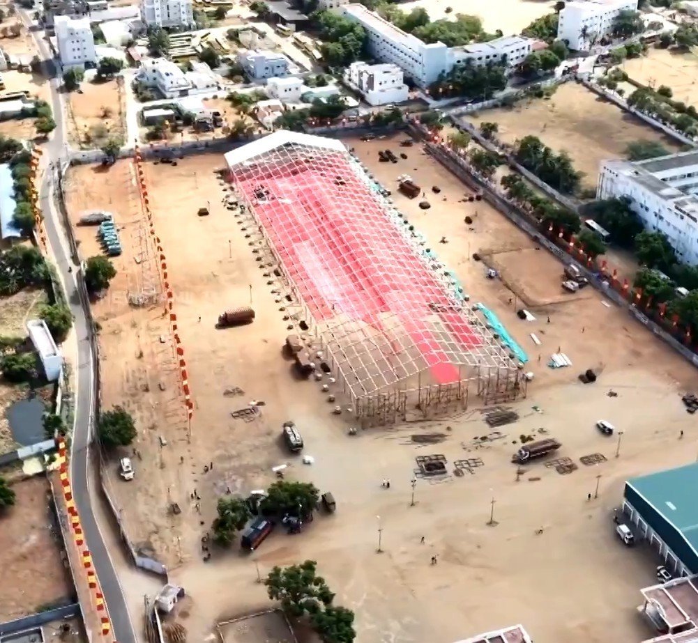 PrakazVijay_Of's tweet photo. 📸 | DRONE PICTURES From KARUR, Atlas Arangam! 

#KarurPeoplesMeet | @TVKVijayHQ https://t.co/QtGfFI6UqF