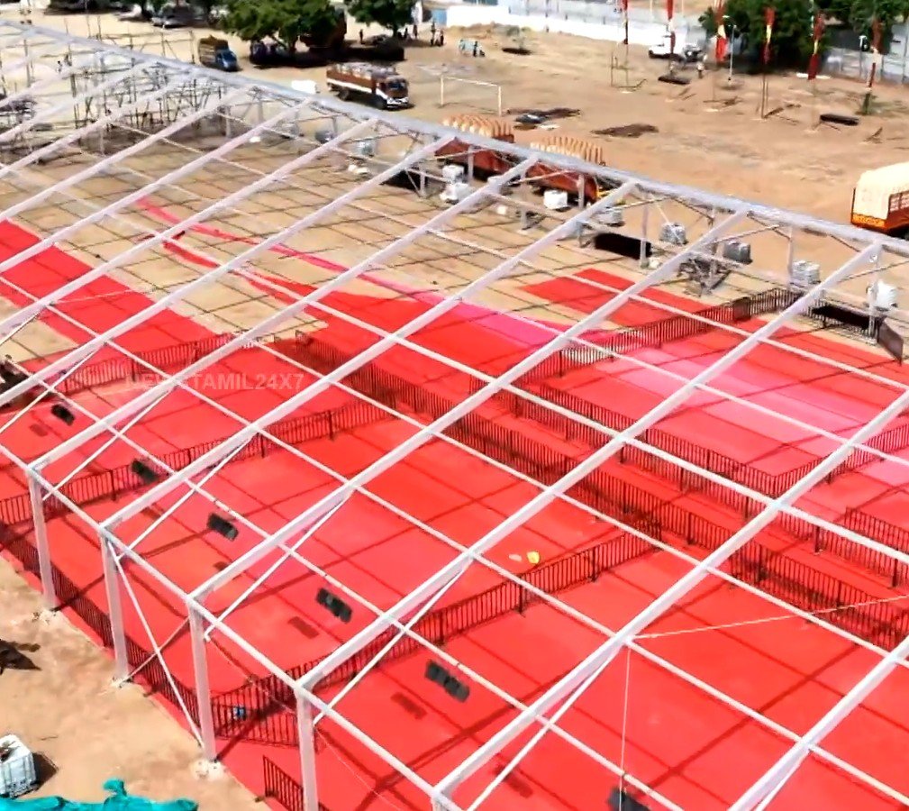PrakazVijay_Of's tweet photo. 📸 | DRONE PICTURES From KARUR, Atlas Arangam! 

#KarurPeoplesMeet | @TVKVijayHQ https://t.co/QtGfFI6UqF