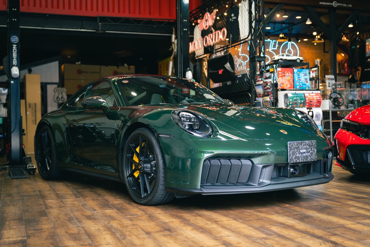 MAXORIDOMANABU's tweet photo. 【車両販売】

ポルシェ992.2 GTS ハイブリッドターボ

2025年10月登録
走行距離 約600km

ほとんど乗る機会がなく、新車同様のコンディションです。

ボディ・内装ともにコーティング施工済み。

主なオプションは、
フロントリフト
マトリックスヘッドライト
PCCB
ガラスルーフ

その他、欲しいオプションはほとんど装備されていると思います。

ボディカラーは、オークグリーンメタリック。
落ち着きのある上品な雰囲気で、私自身も大好きなカラーです。

このカラーをお探しの方には、非常に魅力的な一台だと思います。

ご興味のある方は、お気軽にDMまたはご連絡ください。

For Sale

Porsche 992.2 GTS Hybrid Turbo

Registered: October 2025
Mileage: Approx. 600 km

This car has seen very little use and remains in virtually new condition.

Both the exterior and interior have been professionally ceramic coated.

Main options include:

* Front Axle Lift
* Matrix LED Headlights
* PCCB (Porsche Ceramic Composite Brakes)
* Glass Roof

In addition, I believe it is equipped with almost every desirable factory option.

Finished in Oak Green Metallic—an elegant and timeless color that I personally love.

If you’ve been searching for this color and specification, this is an exceptional opportunity.

Please feel free to contact me via DM if you’re interested.

#車売ります