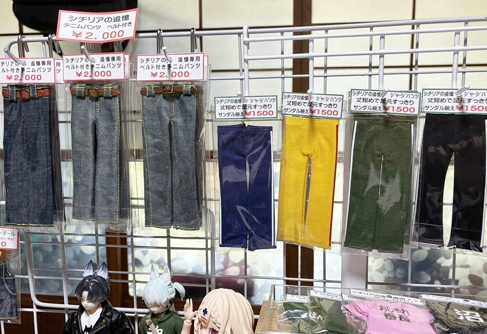 ss34doll's tweet photo. その３
シチリアの追憶用デニムとジャージパンツ
シチリア追憶用Tシャツ
ライダース（オビツ11・ねんどろいどドール）
モデル一覧 https://t.co/WTMn38mcX8