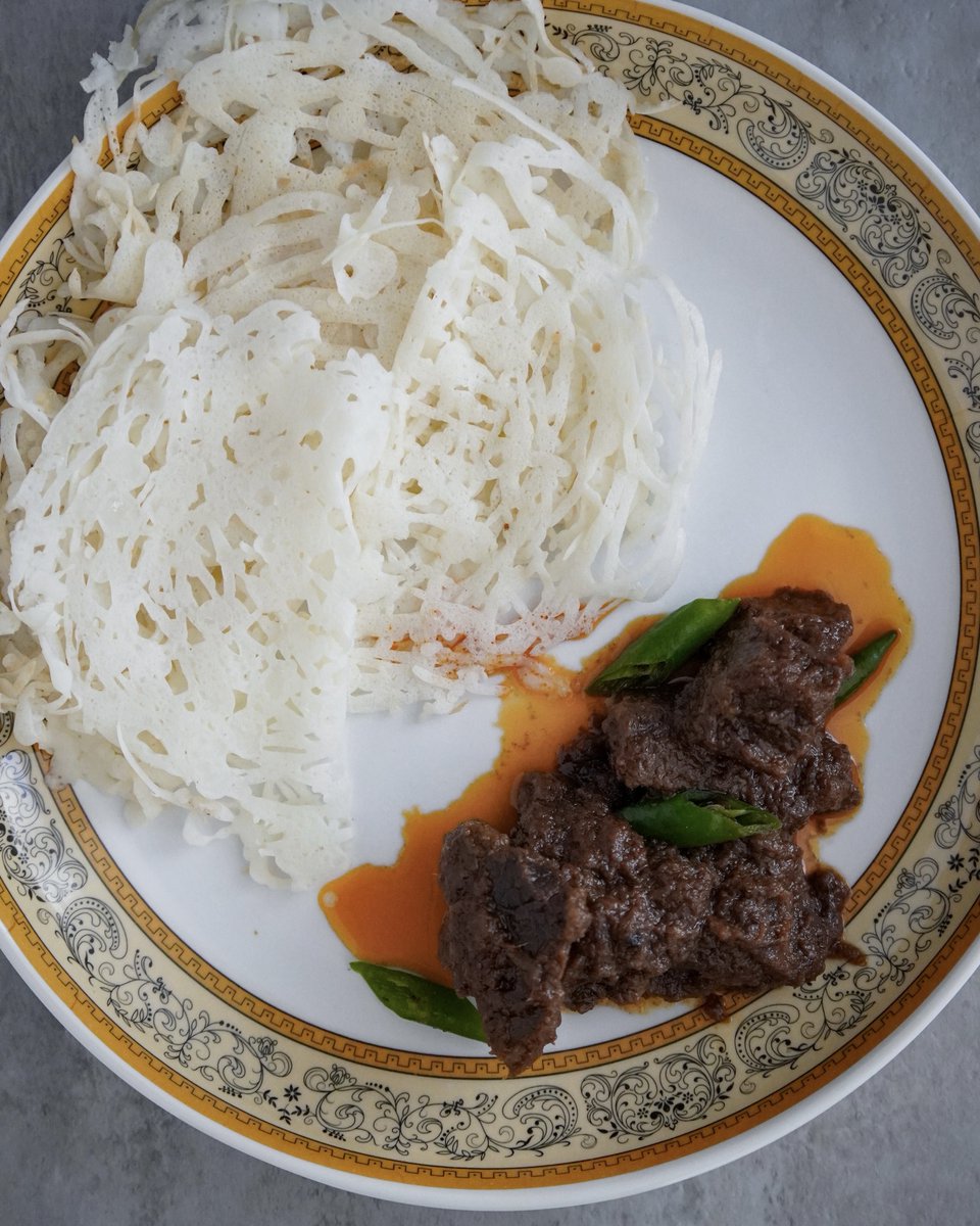 my_psychedelica's tweet photo. ビーフブナとチトピタ(米粉クレープ)で昼ごはん。季節外れのピタだけど、小麦を摂ると肌荒れするようになったので家ではなるべくグルテンフリーにしたい。しっとりプルプルで美味しい。 https://t.co/IcRS2el1sm