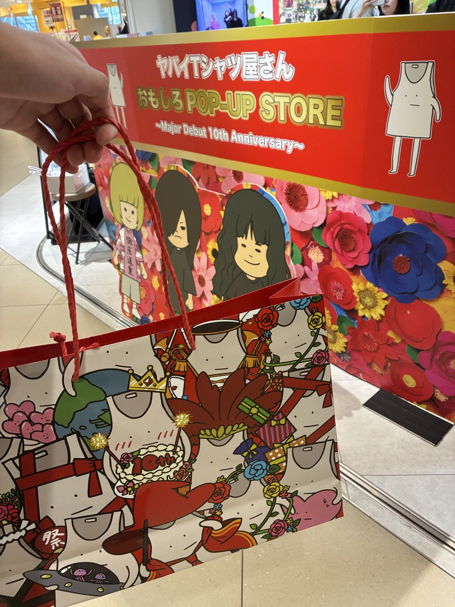 yuimaruinemaru's tweet photo. 大阪ポップアップ行ってきましたー
まさかの缶バッジでシークレットが！！
まさかのあのジャケットでした
ヤバイTシャツ屋さん大好き https://t.co/StHhMEOkTV