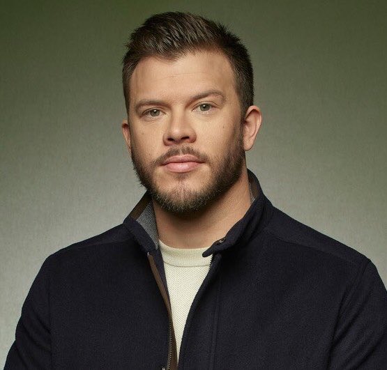 AlexEstebanDC's tweet photo. 🚨Jimmy Tatro está en conversaciones para protagonizar a Gorilla Grodd en la serie de ‘JIMMY OLSEN’.

(Vía: @Deadline) https://t.co/P2OJX93uoN