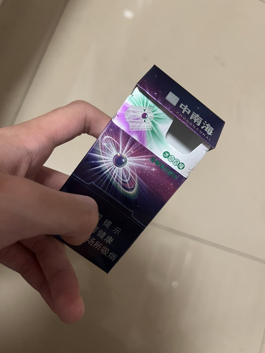 ZackOuO_'s tweet photo. @maeyomomo Gotta say that’s an epic cig for people like me. https://t.co/YEt0wsRb4A