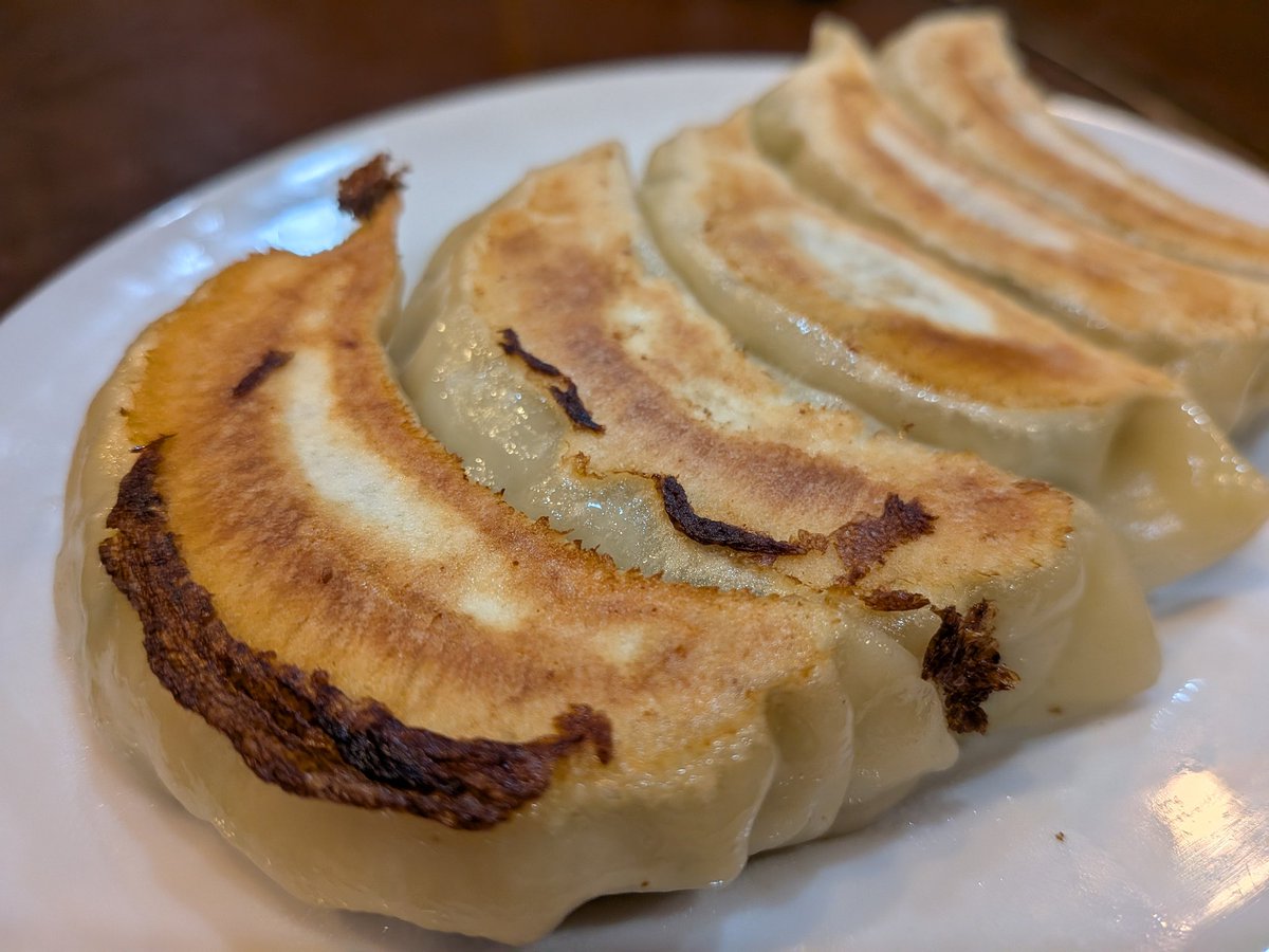 nikoo31io1's tweet photo. 餃子はうまい🤤
青椒肉絲のパリパリピーマン最高✨️
#餃子 #ギョウザ #ぎょうざ #青椒肉絲 #チンジャオロース #ラーメン #谷記 #錦糸町 #パリパリピーマン https://t.co/1LxE0jvqyr