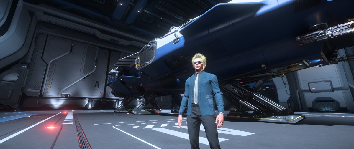 ArcticGamez's tweet photo. This isnt combat clothing its normal stuff but i cant wait for 4.9 to go live to buy the set. #StarCitizen https://t.co/07NEw7urcH
