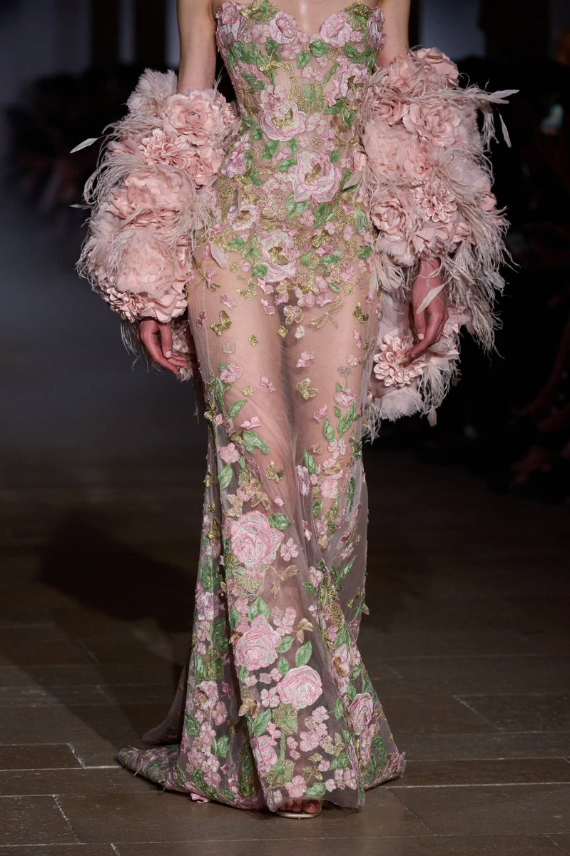 fashion_shw's tweet photo. Zuhair Murad fall 26 Couture.. https://t.co/48beKuQOFY