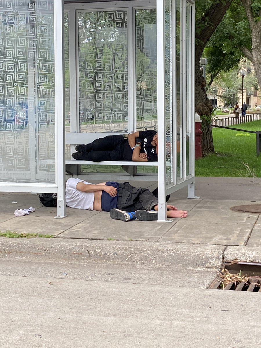 CrimeWatchMpls's tweet photo. Downtown Minneapolis, 3 o'clock in the afternoon on Wednesday. https://t.co/fR9IIUiOP7