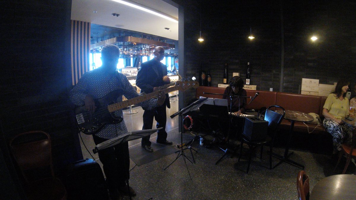 Hausservice11's tweet photo. #DonnerstagsAbends in der #Weinbar #JazzMusik ab 18 UHR unweit #CHAMPAGNERBAR - #KaDeWe - #CHAMPAGNERBAR Dienstags #Party ab 18 UHR 2 für 1 - Bilder und Video: https://t.co/3iSKfn0FZf - - oder an der Ostsee - #TRAUMURLAUB im #PRORA #Solitaire #Insel #Rügen https://t.co/UASLQB08fg