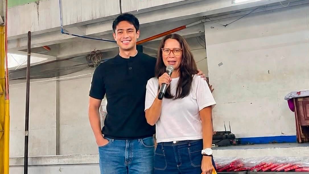 doughnbil's tweet photo. Had a shoot yesterday and is spotted doing an outreach activity today 🤩 #DonnyPangilinan https://t.co/59Ek497Z2m