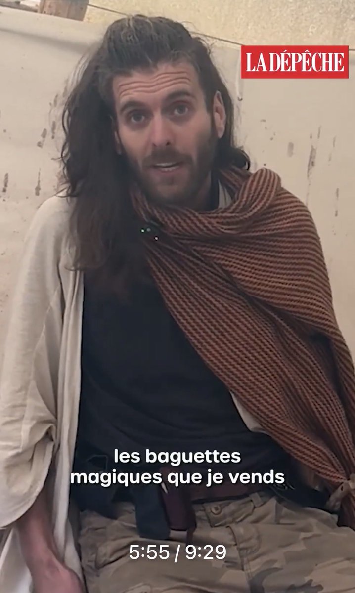 VLautard's tweet photo. Quentin, il est surtout très malin… Il ramasse des bouts de bois en forêt, les taille, puis te les revend entre 150 et 300 € en t’expliquant qu’ils sont magiques. 🤣🤣

École de commerce, option druidisme. 🌳✨ https://t.co/HkdB4CCtqZ