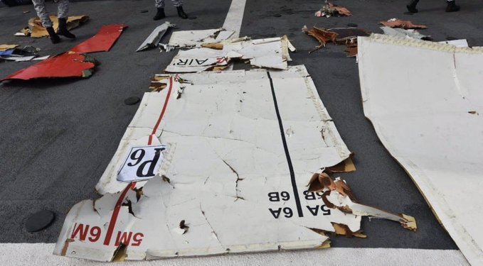 Conflict_IntelX's tweet photo. 🚨 Pakistani rescuers found the wreckage of a cargo plane in a deep-sea search operation on Wednesday, 12 hours ‌after it went missing off the coast of Karachi, with efforts underway to find the five crew members who were on board, authorities said. https://t.co/vmi4HtUqQ6