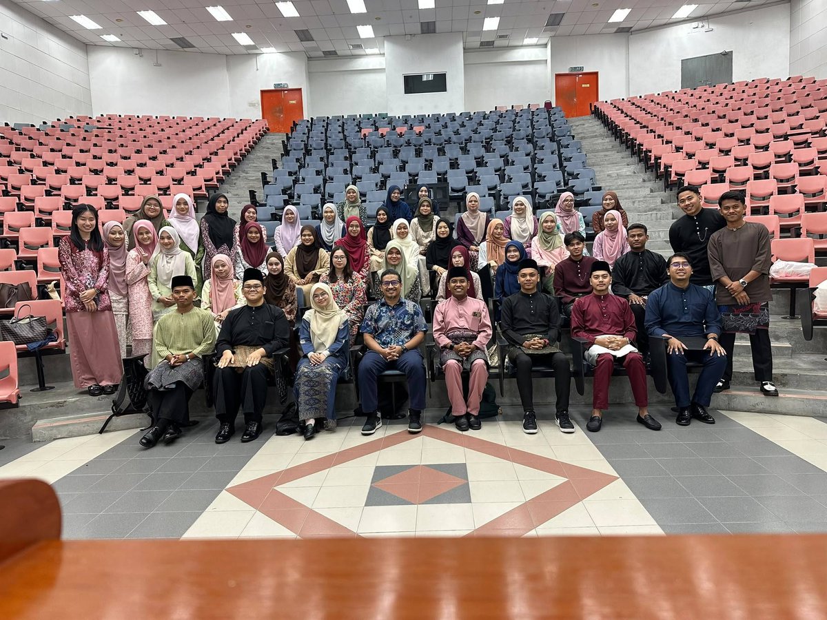 burhanbaharon's tweet photo. Kumpulan PPG314 Kohort 2025/2026, Pusat Pengajian Ilmu Pendidikan, Universiti Sains Malaysia. Semoga mereka memperoleh kejayaan dan kesejahteraan di dunia dan akhirat. Insya-Allah. Aamiin. https://t.co/VTEOfJ3axp