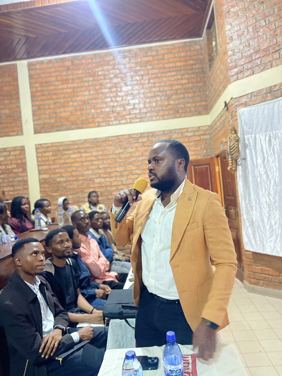 club_cogito_ucb's tweet photo. Retour sur la restitution de thèse inspirante du Pr Amani Ngaboeka Gaylord .
Merci au Pr @GaylordAmani pour ce partage qui rappelle aux étudiants que la science est avant tout un engagement envers la société.
#ERSP #ClubCogito #UCB #RDC https://t.co/wVUUGGVfkU