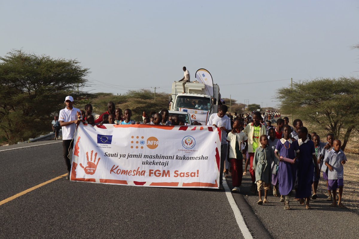 BsiKenya's tweet photo. The Born Perfect Caravan at it's peak! A united campaign moved across Manyatta Sec village advocating for the elimination of FGM, combining the power of cultural dancers, boda boda, the government and even students, in partnership with @EUinKenya and UNFPAKen.

#KomeshaFGMSasa https://t.co/22F0u5525F