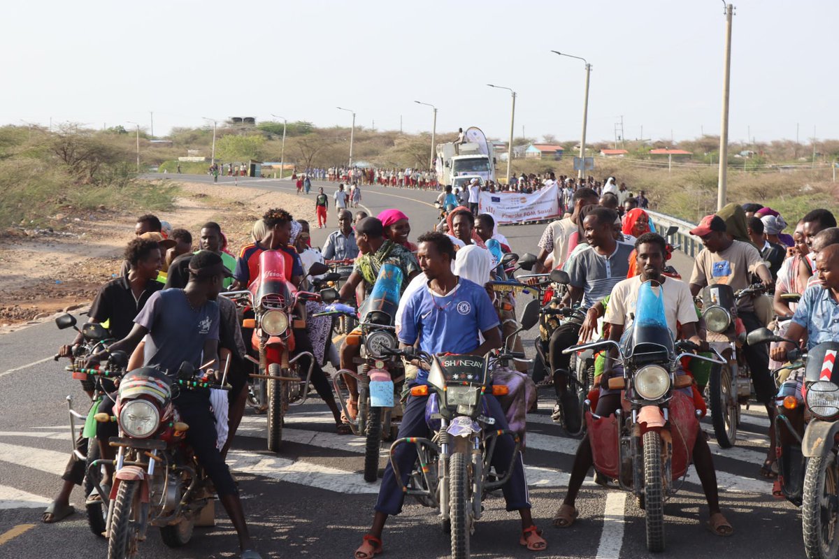 BsiKenya's tweet photo. The Born Perfect Caravan at it's peak! A united campaign moved across Manyatta Sec village advocating for the elimination of FGM, combining the power of cultural dancers, boda boda, the government and even students, in partnership with @EUinKenya and UNFPAKen.

#KomeshaFGMSasa https://t.co/22F0u5525F