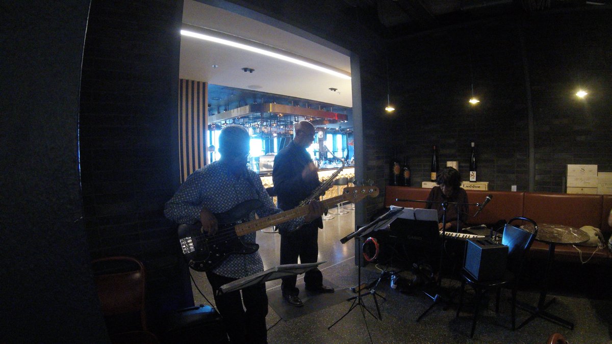 Hausservice11's tweet photo. #DonnerstagsAbends in der #Weinbar #JazzMusik ab 18 UHR unweit #CHAMPAGNERBAR - #KaDeWe - #CHAMPAGNERBAR Dienstags #Party ab 18 UHR 2 für 1 - Bilder und Video: https://t.co/3iSKfn0FZf - - oder an der Ostsee - #TRAUMURLAUB im #PRORA #Solitaire #Insel #Rügen https://t.co/qRNoGUpolk