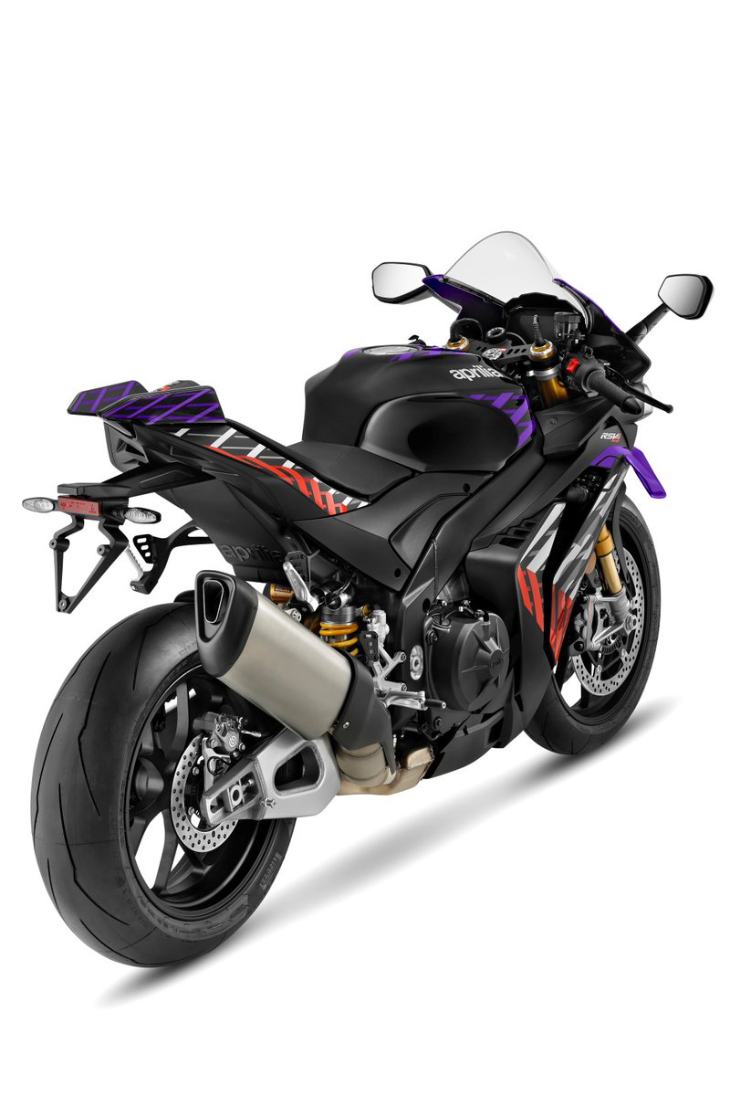 apriliatsu22827's tweet photo. アプリリアのフラッグシップスーパースポーツ
RSV4FACTORY🏁発売決定です‼️

最高出力220HPのEURO 5＋規制をクリアしたアプリリアの象徴モデル👀

RSV4 FACTORY ￥3,630,000-🏁

お問い合わせお待ちしております‼️
⁡
 #アプリリア 
 #aprilia
 #apriliarsv4 
 #rsv4 
 #アプリリアつくば https://t.co/ENIISjEKX9